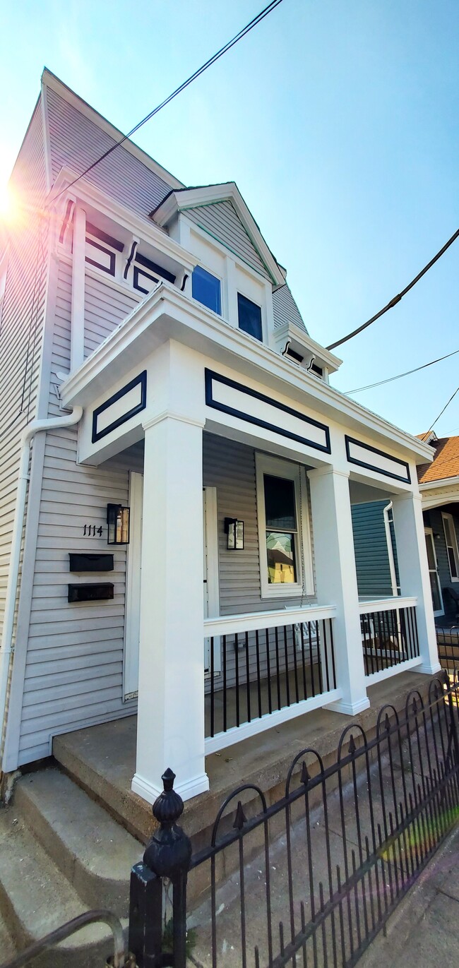 Building Photo - 1114 Columbia St