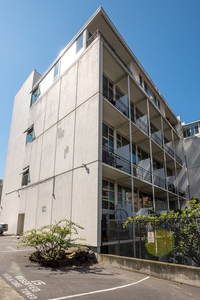 Foto del edificio - Modern Loft On First Hill!