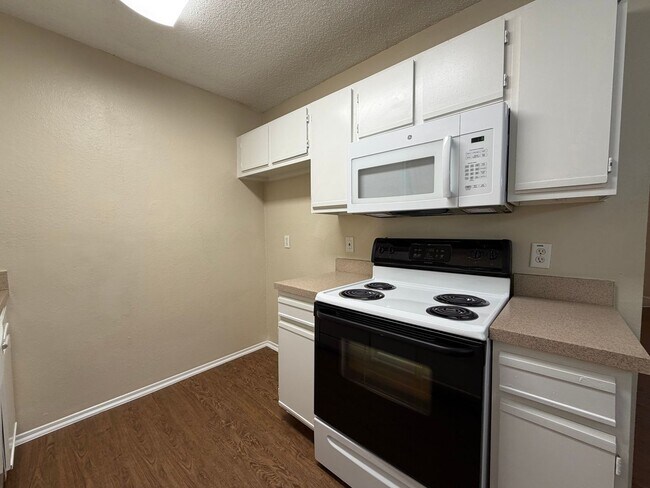 Foto del edificio - AVAILABLE NOW 3 BEDROOM 2 BATH DUPLEX IN NORTH RICHLAND HILLS