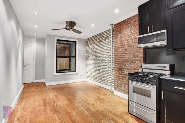 Building Photo - 436 W 52nd St