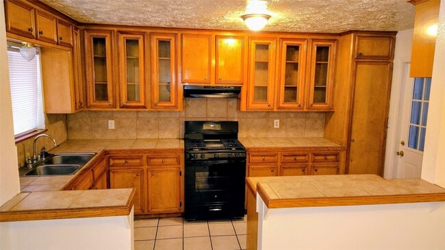 Building Photo - 10150 Valley Club Dr