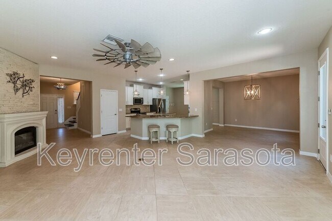 Building Photo - 5532 Pamplona Wy
