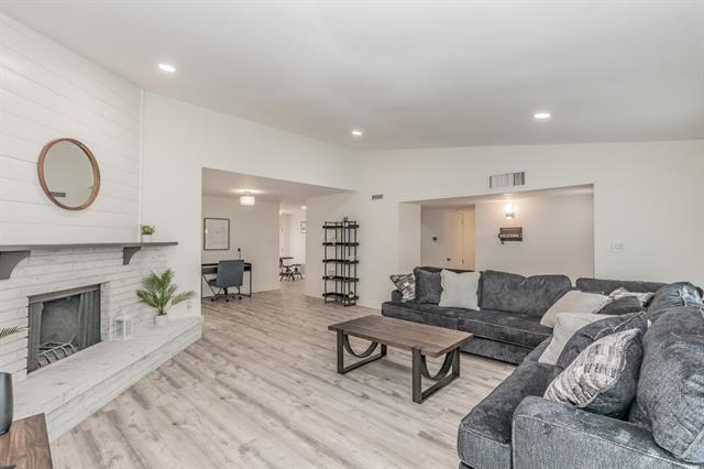 Foto del edificio - 448 Shadowcrest Ln