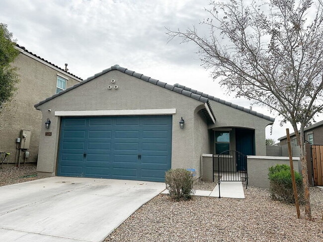 Building Photo - 40523 W Shaver Dr