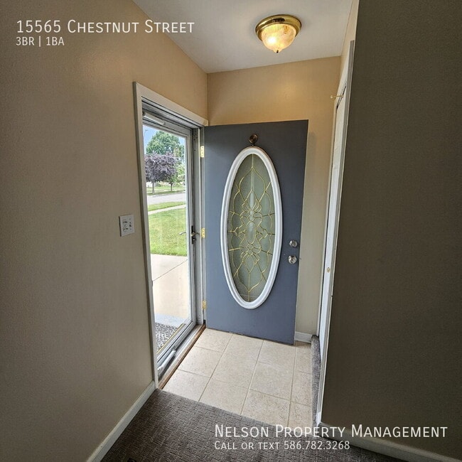 Building Photo - 15565 Chestnut St