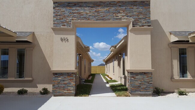 Foto del edificio - 801 E Myrtle Beach Ave