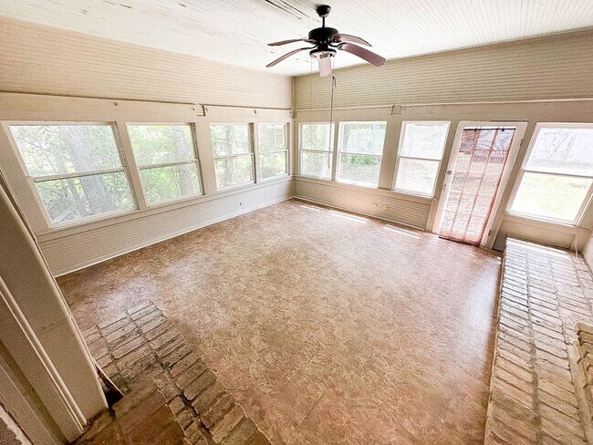 Foto del edificio - Large 4 bedroom in Highland!