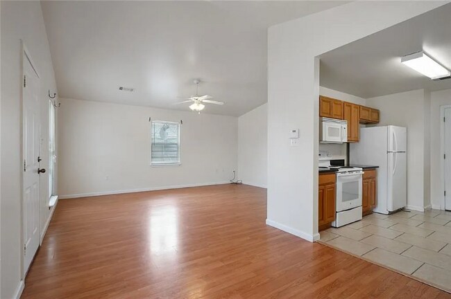 Foto del edificio - 370 Cedar Ln