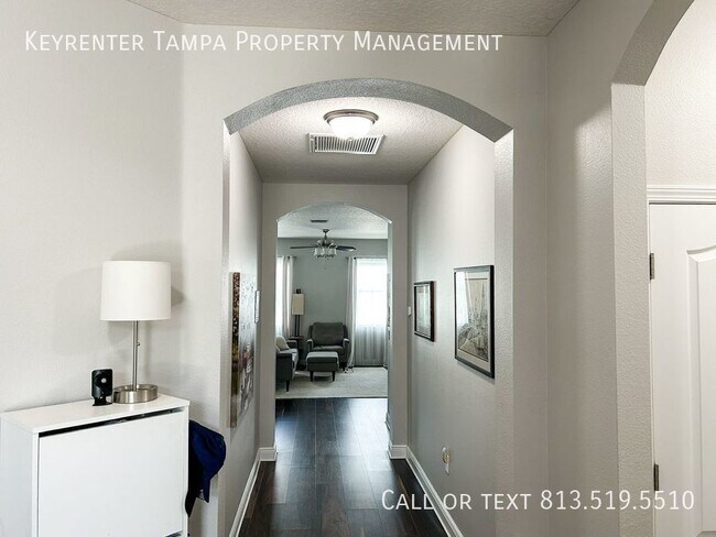 Building Photo - 3b/2b beautiful home! Minutes from Macdill...