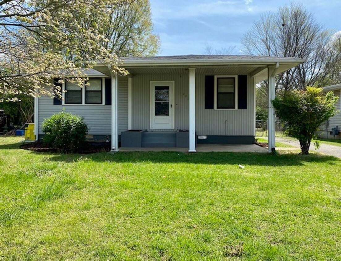 Primary Photo - SPACIOUS TWO BEDROOM/ONE BATH IN NORTHEAST...