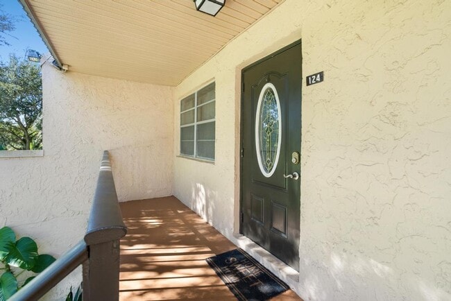 Building Photo - 124 Lake Constance Dr