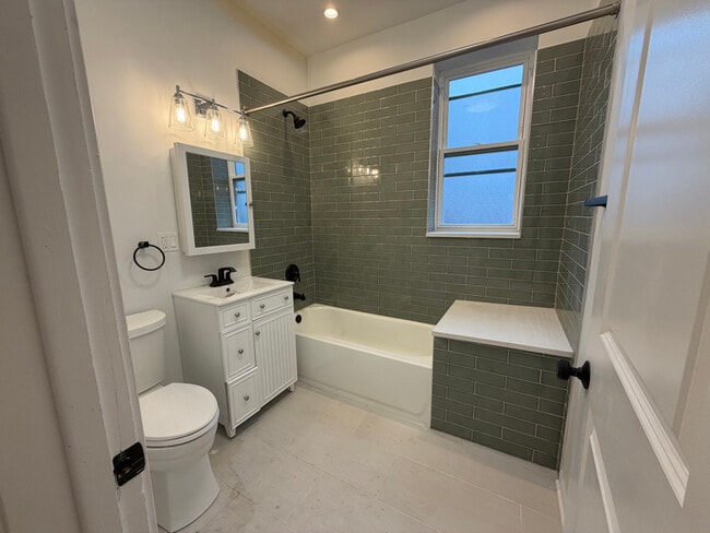 Building Photo - 3414 W Schubert Ave