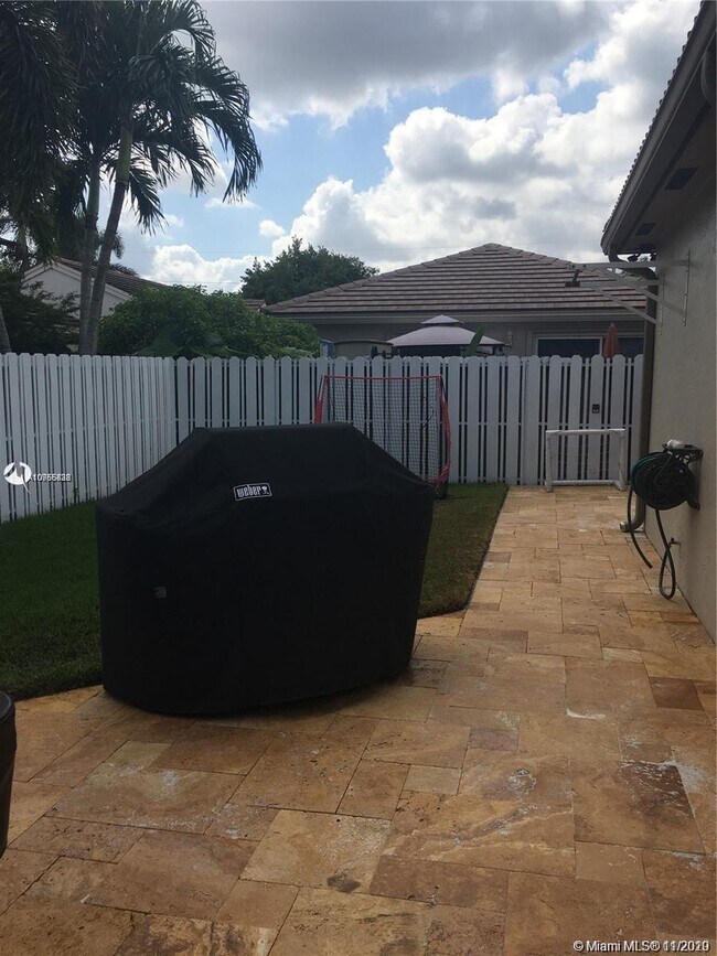 Foto del edificio - 7548 NW 3rd Ct