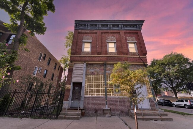 Building Photo - 2725 W 16th St