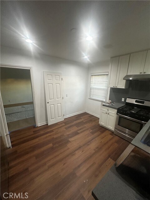 Foto del edificio - 637 W Colorado Blvd