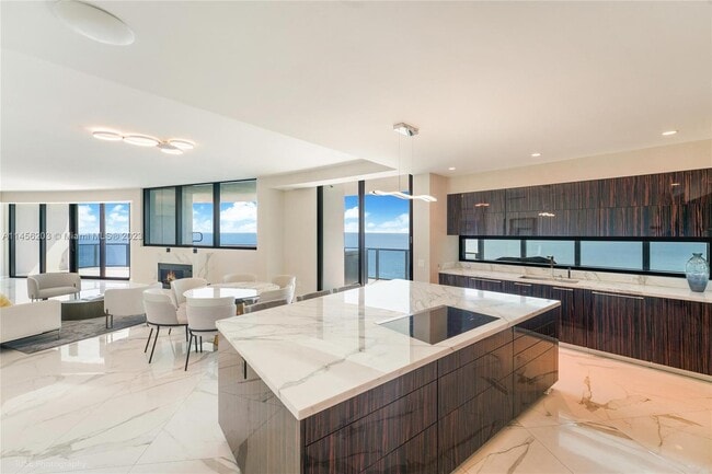 Foto del edificio - 18555 Collins Ave