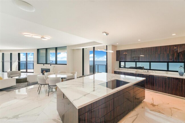 Building Photo - 18555 Collins Ave