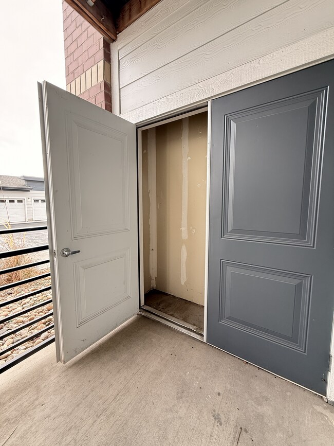 patio-storage-park-hill-4000-1x1-B104-Ash-A1-01-28-2026 - Park Hill 4000
