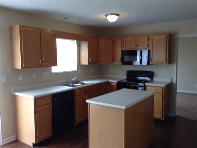 Foto del edificio - 7432 Big Horn Ct