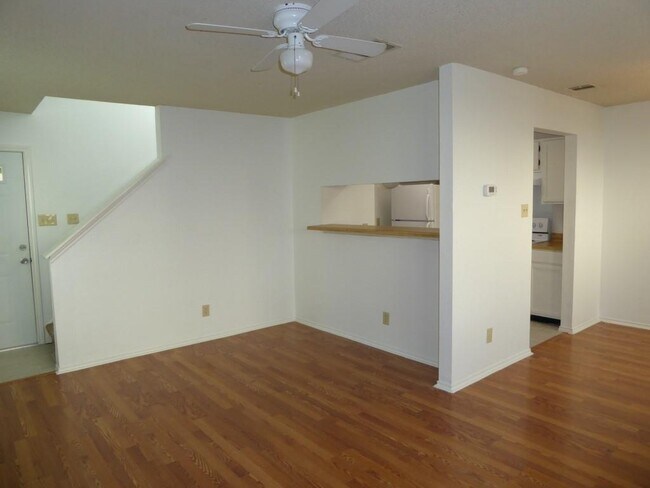 Building Photo - 9102 Sanger Dr
