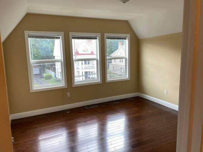 Bedroom 1 - 149 Lincoln St