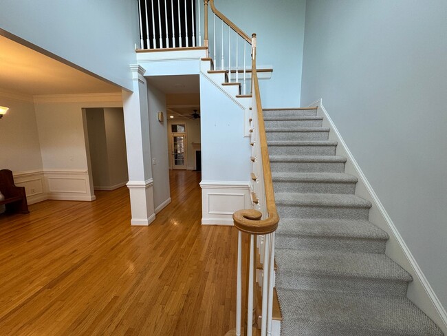 Building Photo - Available to Show