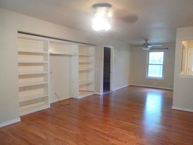 Building Photo - 3115 San Vicente Ave