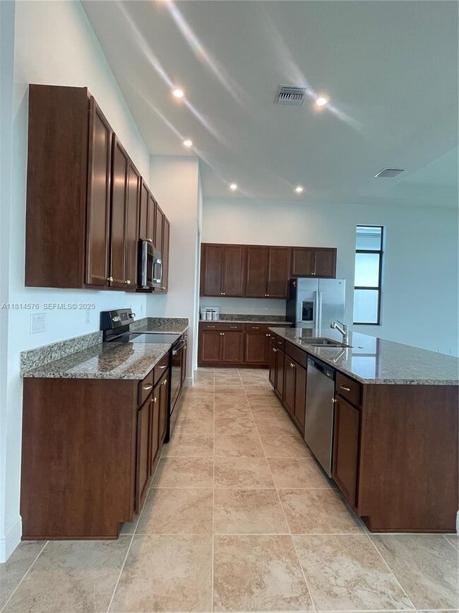 Building Photo - 11356 SW Pietra Wy