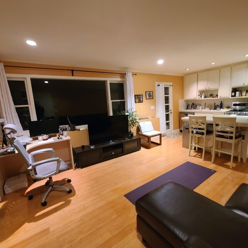 Building Photo - 190 Forrest Ave