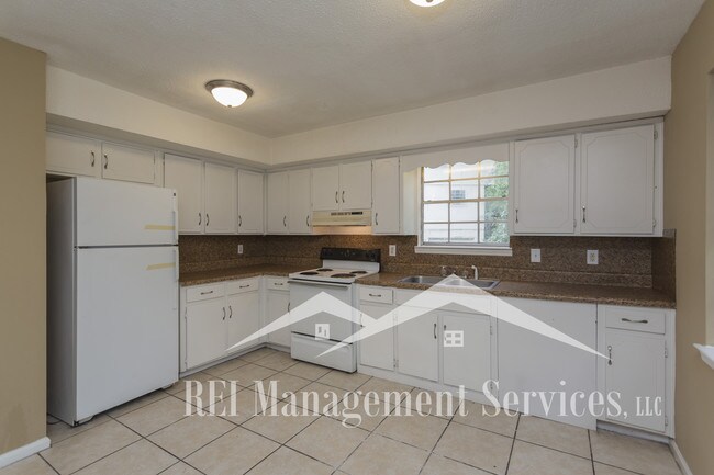 Foto del edificio - 1719 6th Place Cir NW