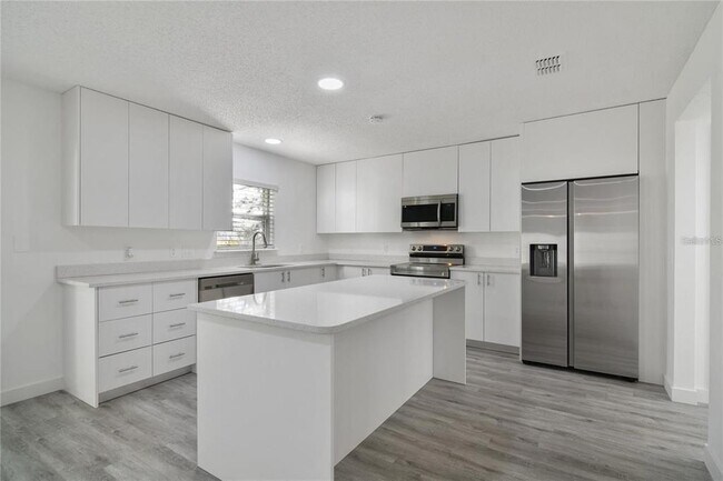 Foto del edificio - 634 Blake Ave