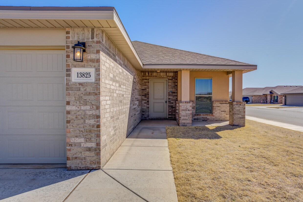 Foto principal - 13825 Quanah Ave