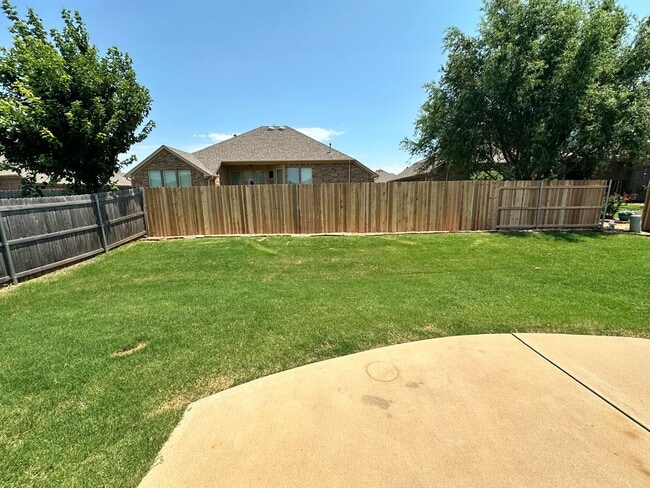 Building Photo - 4 bed 2 bath in Edmond