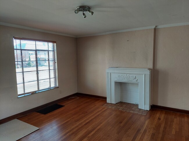Sala de estar - 1579 Grandview Ave