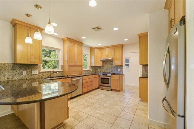 Building Photo - 704 Winflo Dr