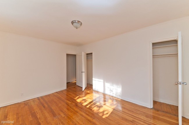 Building Photo - 7715 Park Dr E