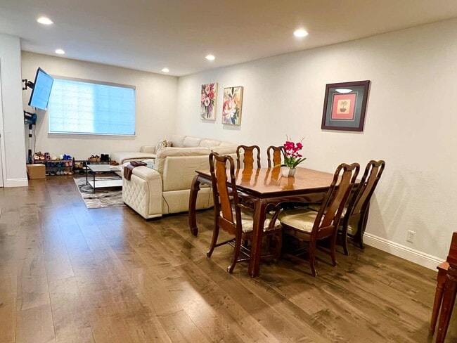 Building Photo - 870 Fremont St