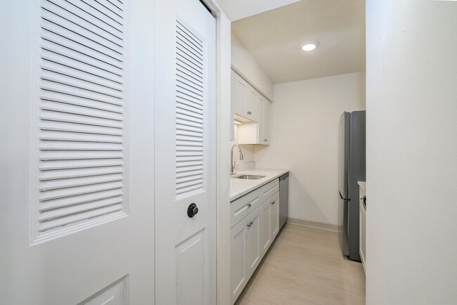 Building Photo - Oak Forest Apartments