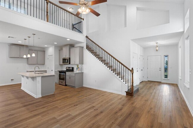Building Photo - 348 Rend Dr