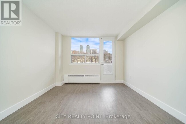 Photo du bâtiment - 1500 Bathurst St