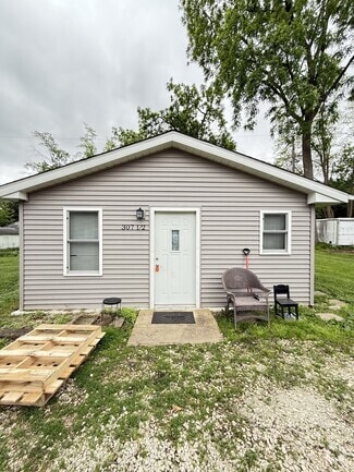 Building Photo - 307 W Ells Ave