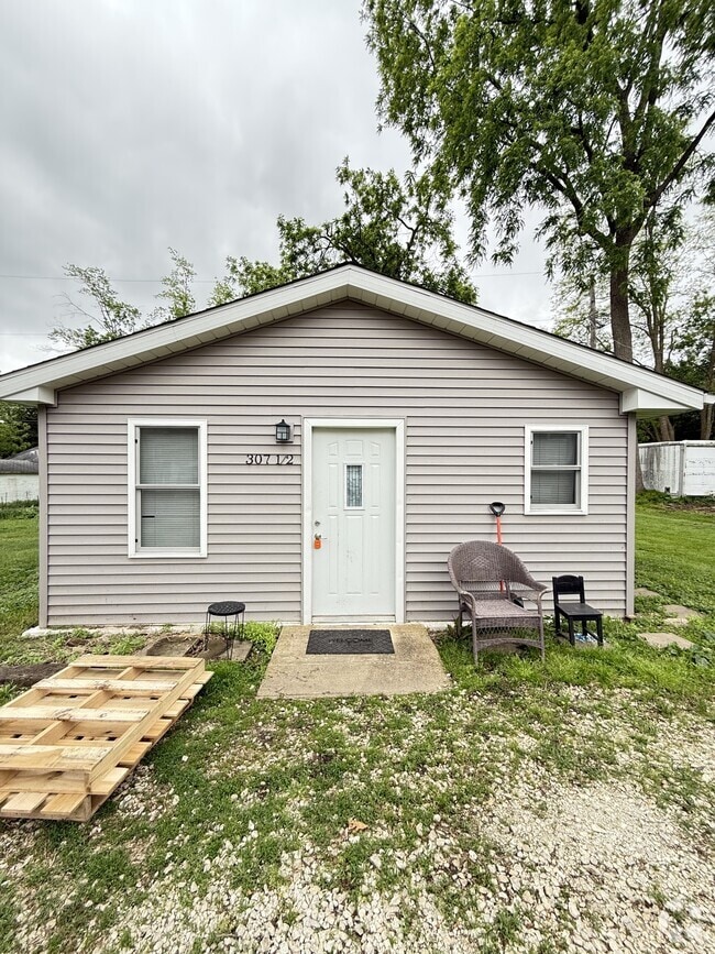 Building Photo - 307 W Ells Ave