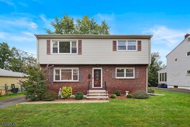 Building Photo - 12 Stanchak Ct