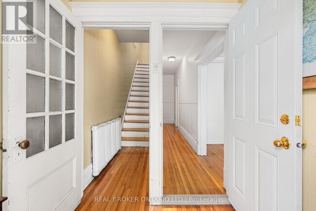 Building Photo - 72-72 Upper Lorne Pl