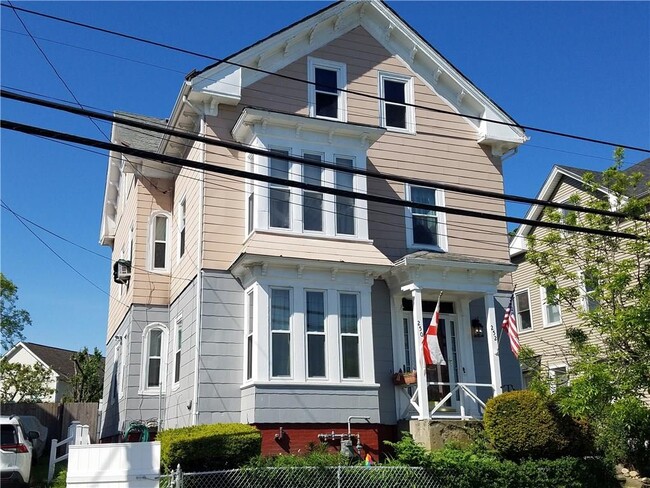 Building Photo - 250 Douglas Ave