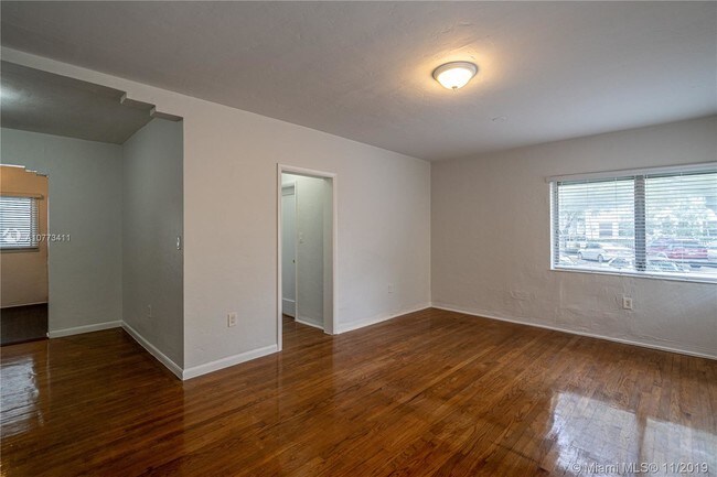 Building Photo - 951 Bay Dr