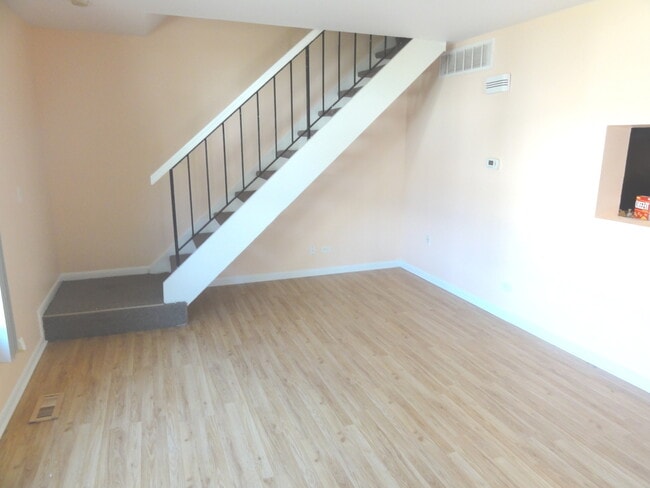 Building Photo - 362 Farmington Ln