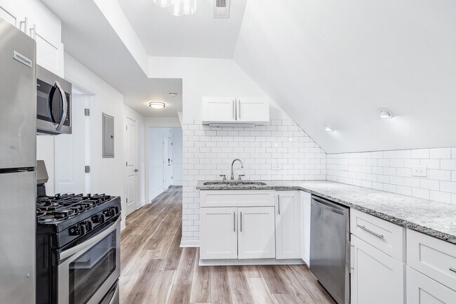 Cocina - 2634 N Lawndale Ave