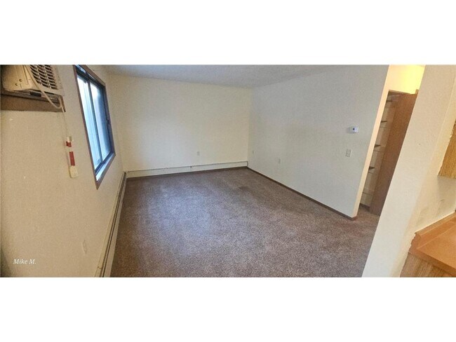 Building Photo - 16 Green River Rd