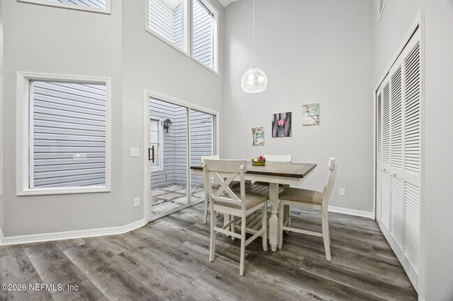 Foto del edificio - 12036 Arbor Lake Dr